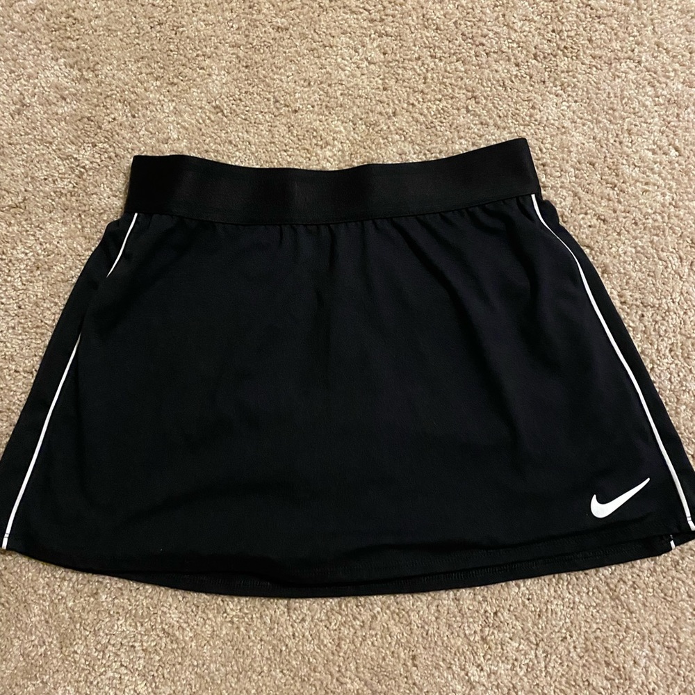 black nike women’s tennis skirt